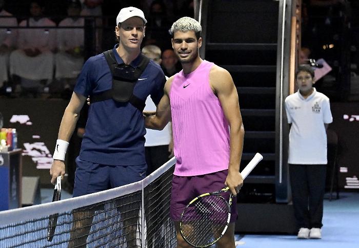 Sinner re d'Arabia, domina la finale con Alcaraz e vince il Six Kings Slam