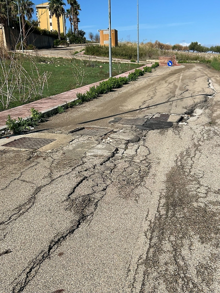 Richiesta di intervento urgente in via Attilio Vella