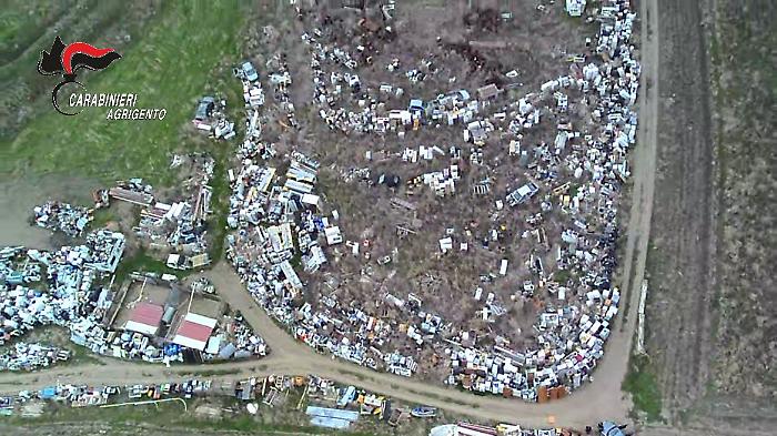 Sequestrata discarica abusiva di 10.000 mq,  denunciata una persona