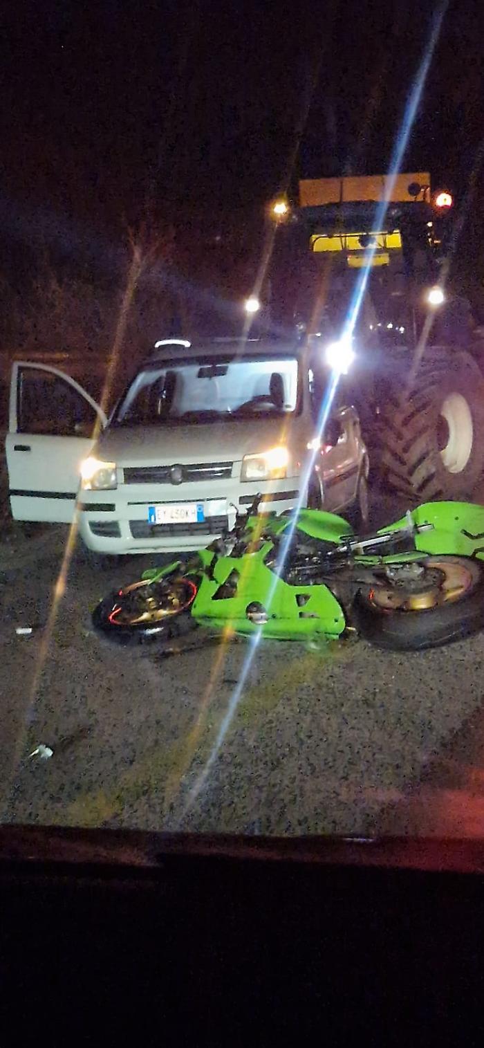 Vittoria, moto contro moto: grave un centauro