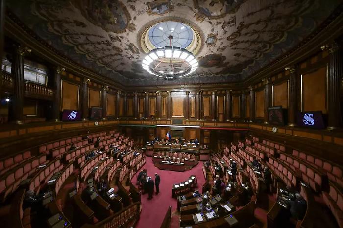 Al Senato l'Aula si infiamma con l'intervento di Scarpinato: &laquo;Berlusconi, Dell&rsquo;Utri e altri condannati perch&egrave; colpevoli, no vittime&raquo;
