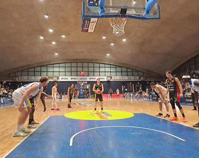 La Virtus Ragusa conquista la quinta vittoria di fila dopo avere battuto Barcellona nel derby