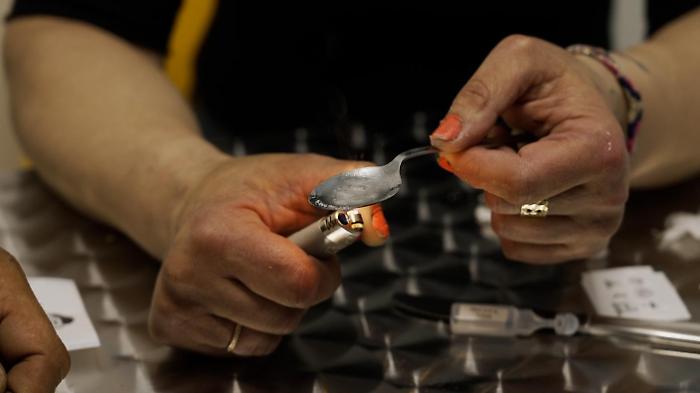 Beccati mentre preparavano dosi di crack e cocaina: 6 arresti a Canicattì, in manette anche 3 donne