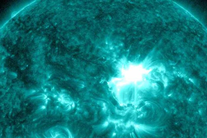 Tempesta solare “cannibale” in arrivo tra oggi e domani, probabile aurora boreale 