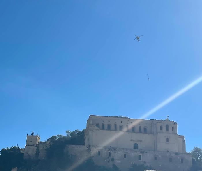 Scicli, un elicottero per i costoni rocciosi