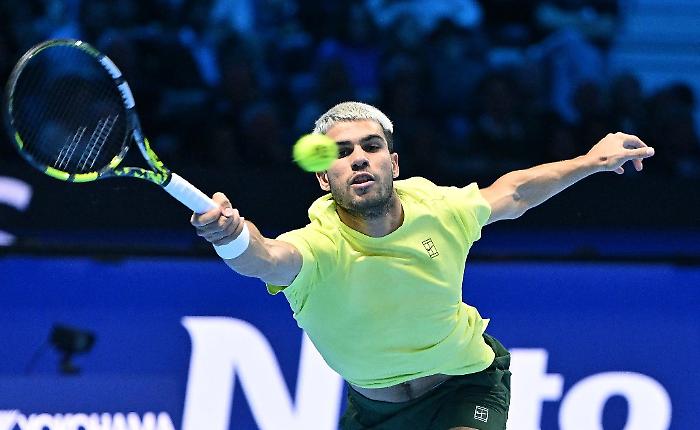 Alcaraz è ingiocabile: schiaccia Auger-Aliassime e ora la sfida con Sinner