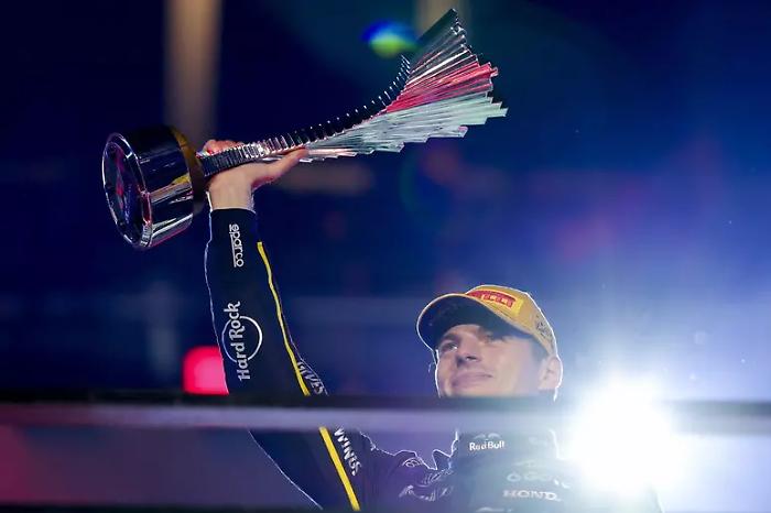Verstappen illumina Las Vegas: quinta vittoria e mondiale ancora aperto
