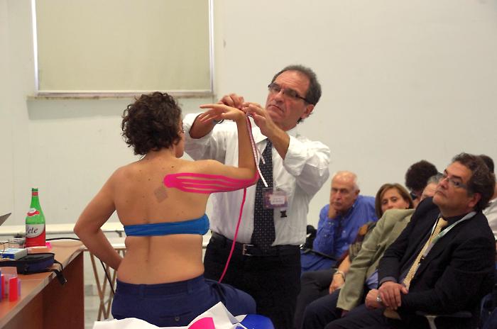 Il fisioterapista siracusano Rosario Bellia in India a fare formazione in due università