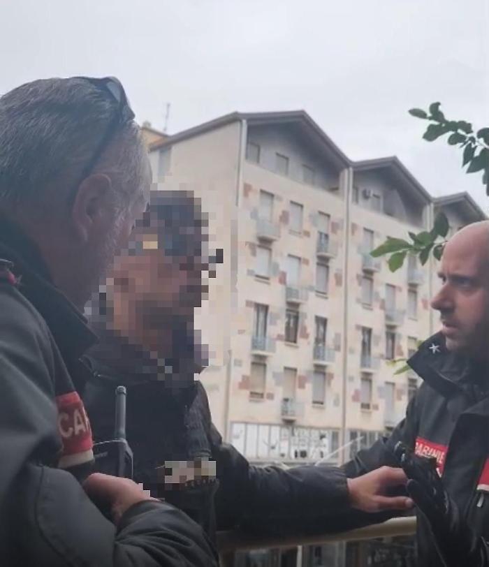 Attimi di tensione in un B&B a Catania:  carabinieri salvano un 21enne