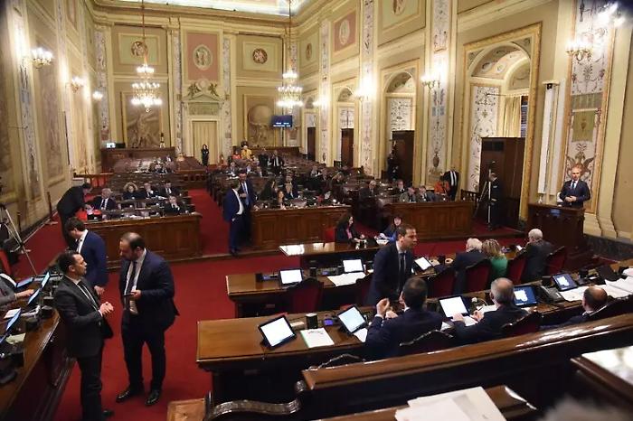Seduta a Sala d'Ercole per il voto di sfiducia al presidente della Regione Schifani