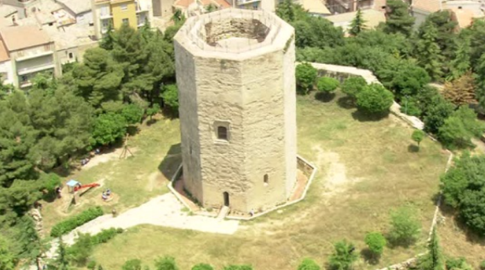 La Torre di Federico è a rischio sicurezza a causa di infiltrazioni di acqua: il Comune cerca 110mila euro per gli interventi necessari