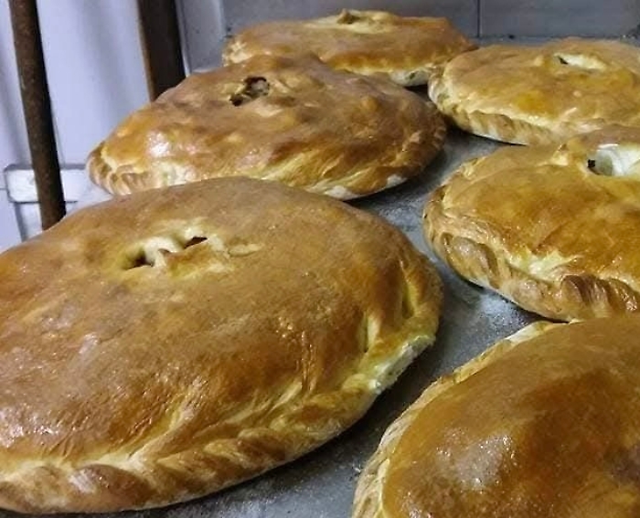 Cibo e tradizione, la scacciata di Catania: il “giornale” commestibile che racconta la città