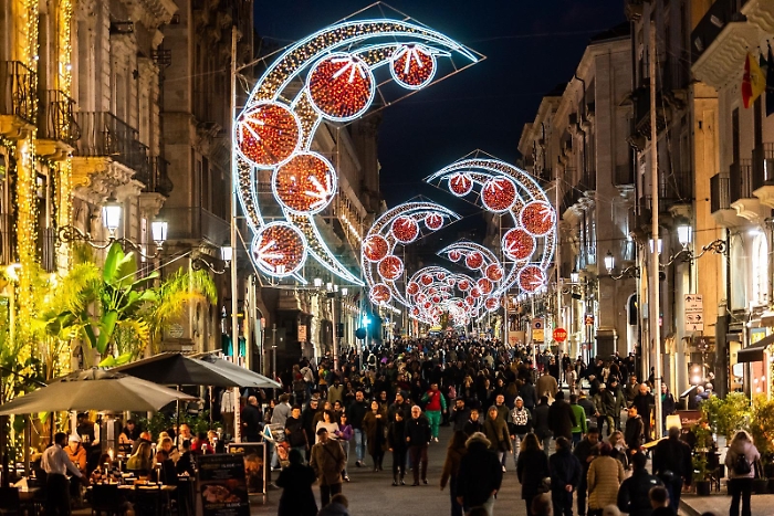 Natale a Catania 2025: cori, fiabe, concerti e performance multimediali per tutta la citt&agrave;