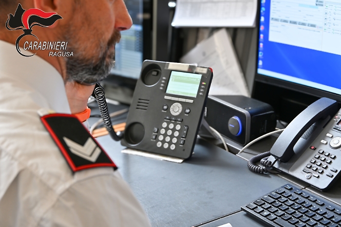 Vittoria, scippa la borsetta a un'anziana e le rompe il femore: preso