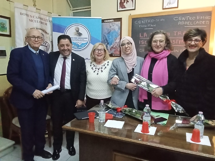 Donne tra Islam e cristianesimo: dignità pari, veli liberi e rivoluzioni divine