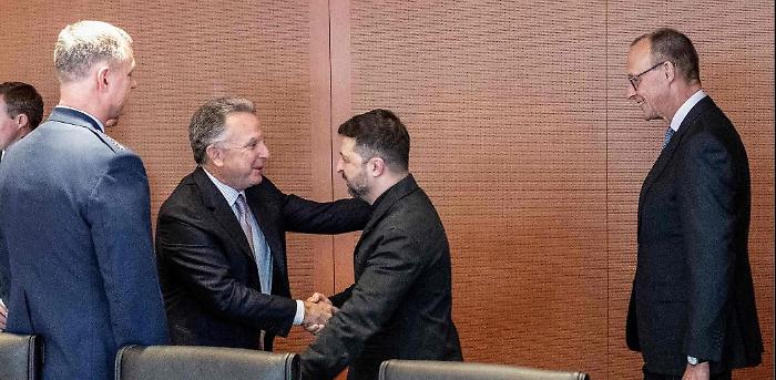 Zelensky a Berlino: tra diplomazia e resistenza. L'Ucraina &egrave; pronta a rinunciare all'adesione alla Nato