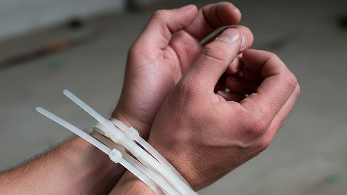 Assalto all'alba all'Eurospin a Catania:  dipendenti legati e imbavagliati assistono al fallimento della rapina