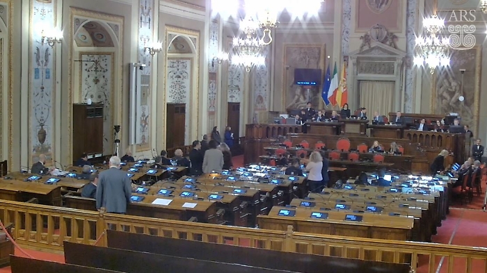 All'Ars comincia la maratona per la Finanziaria. Ma sul bilancio di previsione il governo inciampa in aula per due volte