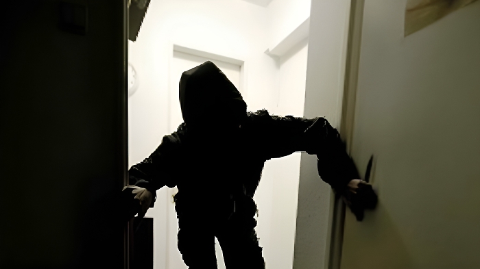 Mazara del Vallo: dieci anni di carcere un ladro seriale  dopo una serie di furti e danneggiamenti