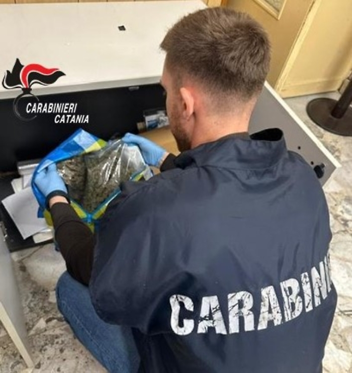 Catania, controlli antidroga: arrestato 26enne in bicicletta elettrica  