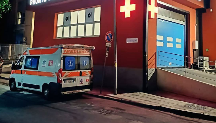 Motociclista perde la vita nel Messinese: la moglie resta ferita