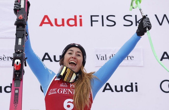 Sofia Goggia, giornata di gloria: trionfa nel SuperG di Val d&rsquo;Is&egrave;re e coglie il primo successo stagionale