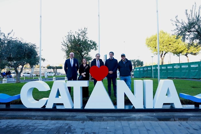 L'aeroporto di Catania ha la sua scritta "landmark": &laquo;Celebra l'Etna e il mare&raquo;