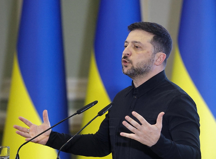 Zelensky aspetta la risposta di Mosca al piano in 20 punti ma niente rinuncia alla Nato