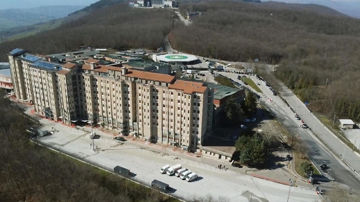 Studentessa 15enne muore dopo cena natalizia: indagini in corso