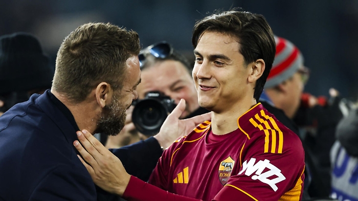 La Roma batte il Genoa. Cori e applausi per De Rossi