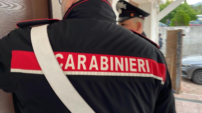 Prete accoltellato in pieno centro a Modena: si indaga per tentato omicidio