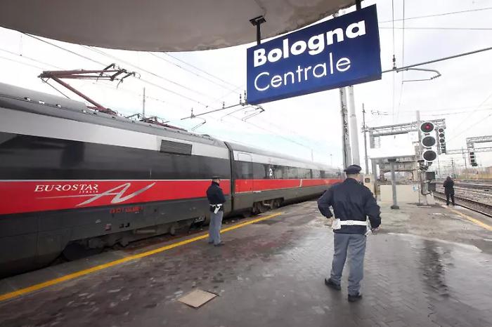 Giovane capotreno Trenitalia trovato ucciso vicino al parcheggio dipendenti