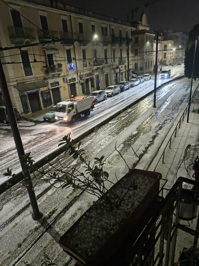 Messina, assalto di Ponente e Maestrale: tra graupelate e neve in quota, il freddo ridisegna la mappa del maltempo