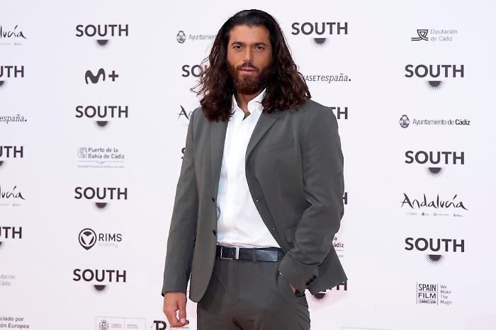 &ldquo;Notte sul Bosforo&rdquo;: luci del jet set, ombre di polvere. L&rsquo;inchiesta turca che scuote spettacolo e business