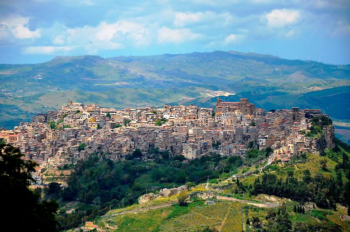 Cosa nostra ennese: sequestrati beni ed aziende per 800.000 euro 