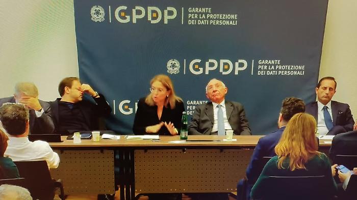 Peculato e corruzione, la Gdf piomba negli uffici del Garante della Privacy: indagati il presidente e gli altri membri dell&rsquo;autorit&agrave; 