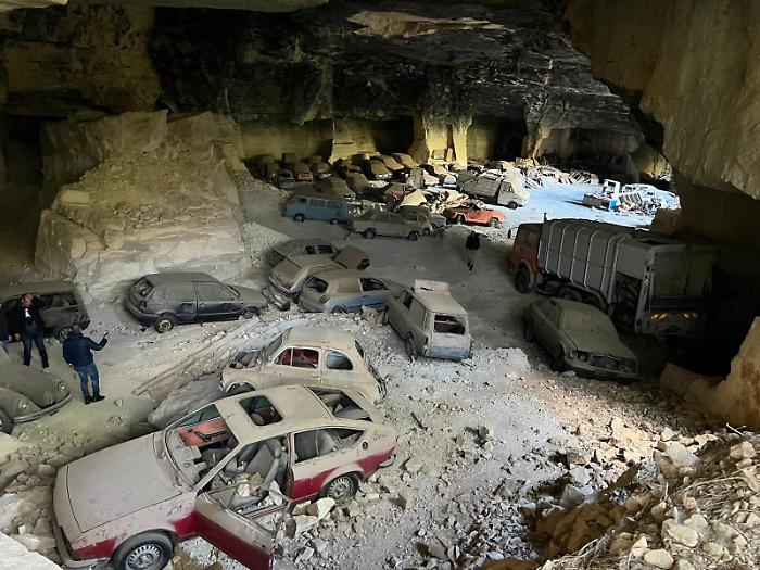 Modica, aveva trasformato la cava di pietra dismessa in una discarica di auto e camion