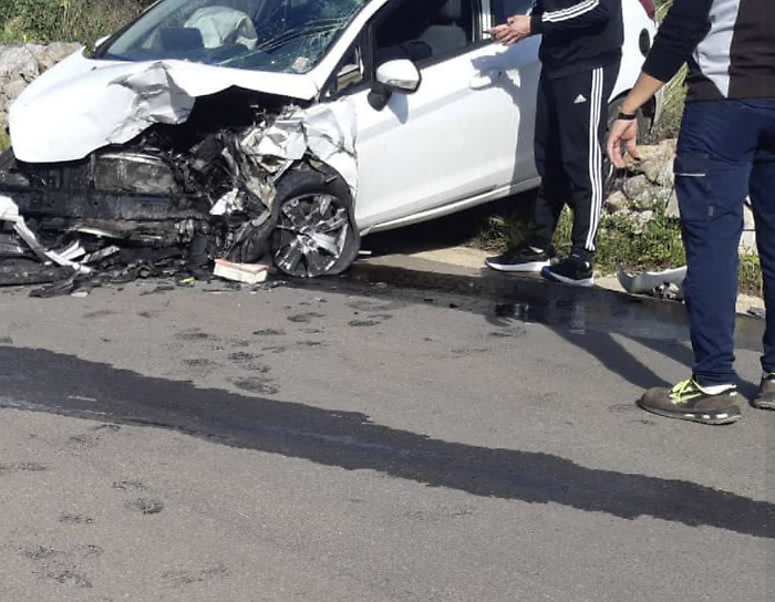Sampieri, due auto si sono scontrate in modo violento: due feriti