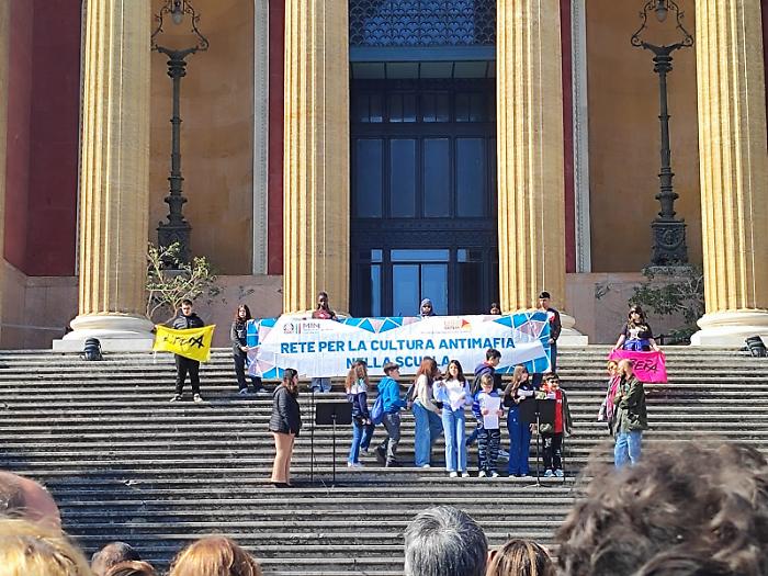 A Palermo gli studenti leggono i mille nomi delle vittime di mafia