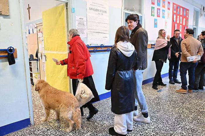 Referendum, il 14% di elettori alle urne alle 12 
