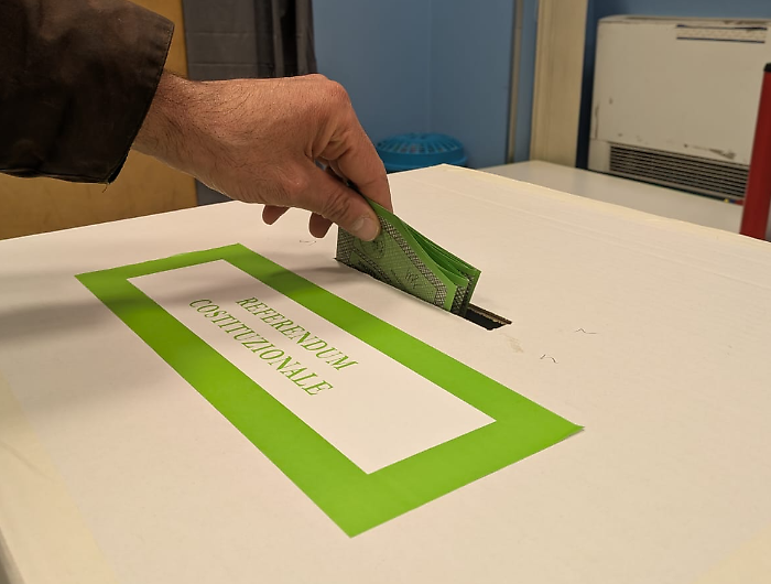 &laquo;Bassa ma sorprendente&raquo;: a Catania l'affluenza per il referendum costituzionale supera le aspettative, anche nelle periferie