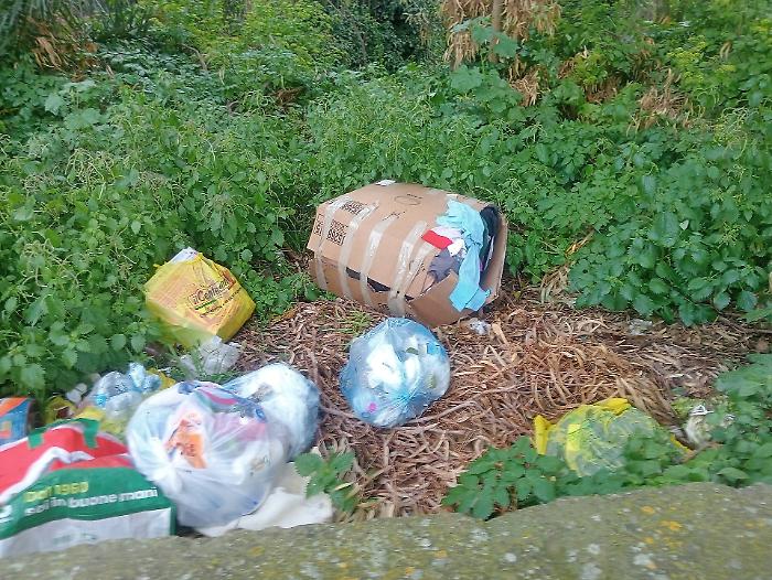 Ragusa, in via Ingegnere Migliorisi il festival della zozzeria