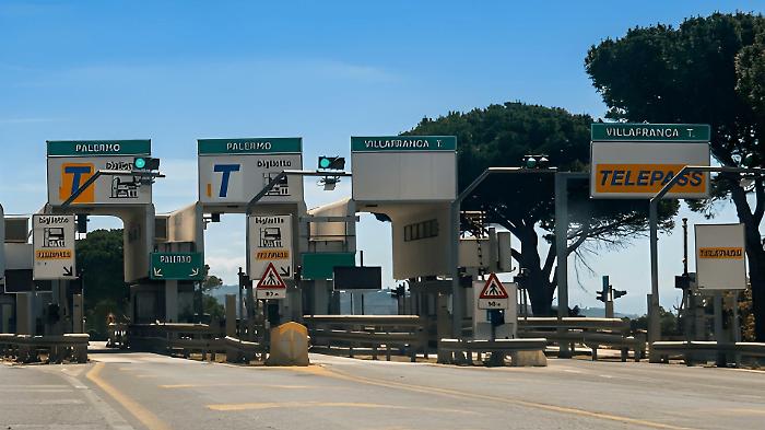 Autostrade siciliane, ecco perch&eacute; su A18 e A20 il pedaggio non si pu&ograve; pi&ugrave; pagare con le carte (alle casse automatiche)