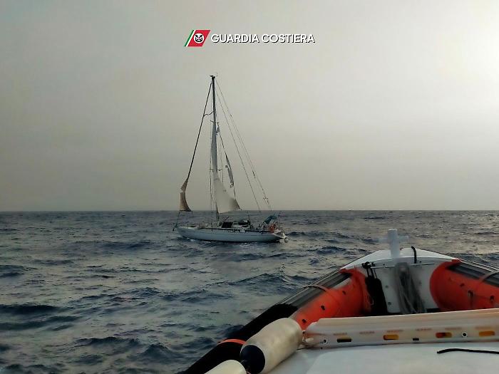 Pozzallo, salvato diportista a quasi dieci miglia nautiche dalla costa