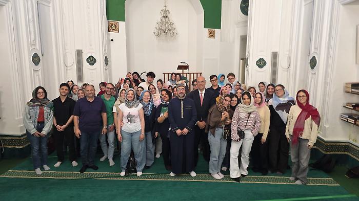 Gli studenti incontrano l'imam nella moschea: "Dialogo e confronto"