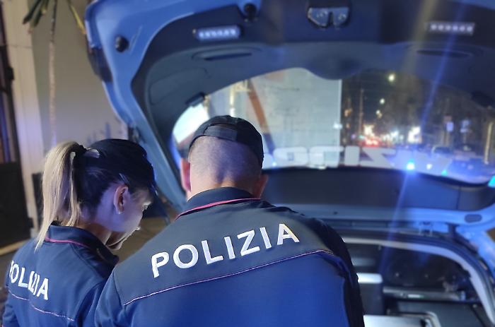 In piena notte andava in giro con un condizionatore: lo aveva rubato. Arrestato