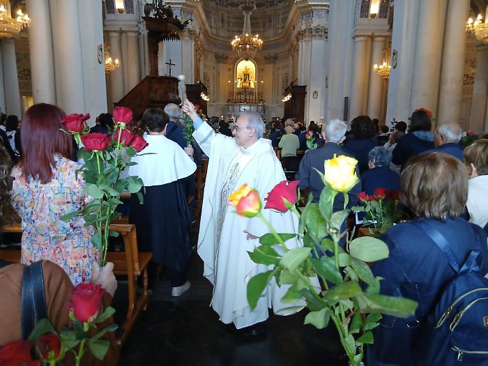 Ragusa e la benedizione delle rose, concluse le celebrazioni in onore di Santa Rita