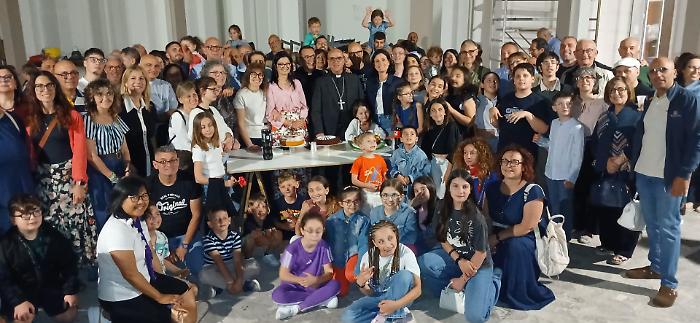 Ragusa, coppie e famiglie in festa ieri sera al Sacro Cuore