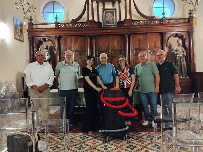 Il decoro della basilica di Santa Maria Maggiore a Ispica e le due aspirapolvere in regalo