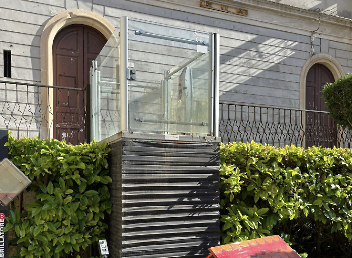 Chiaramonte, i consiglieri Iacono e Chinnici: "La rampa per i disabili a palazzo di Citt&agrave; non funziona"